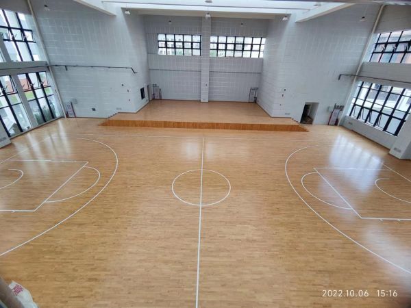 湖南德冠木業(yè)有限公司,德冠運(yùn)動(dòng)地板,跳躍者運(yùn)動(dòng)地板,籃球館地板,舞臺(tái)地板