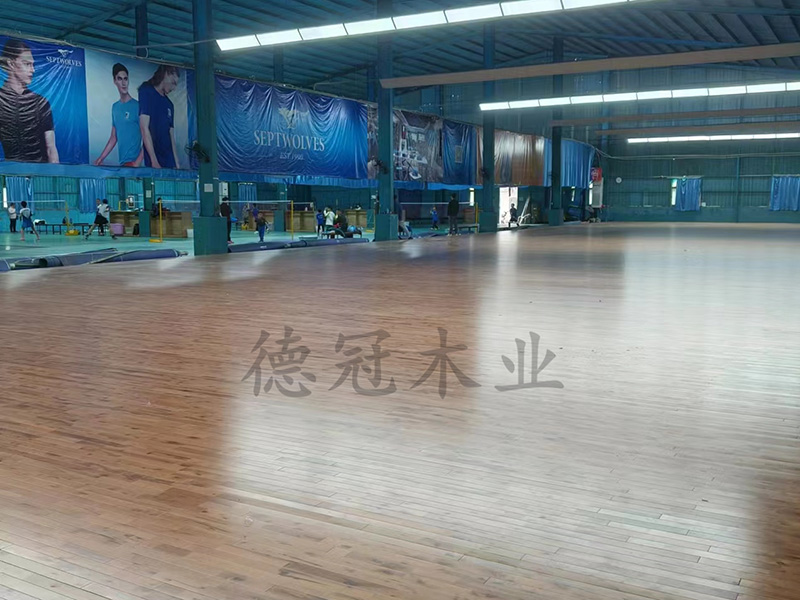 湖南德冠木業(yè)有限公司,德冠運(yùn)動地板,跳躍者運(yùn)動地板,籃球館地板,舞臺地板