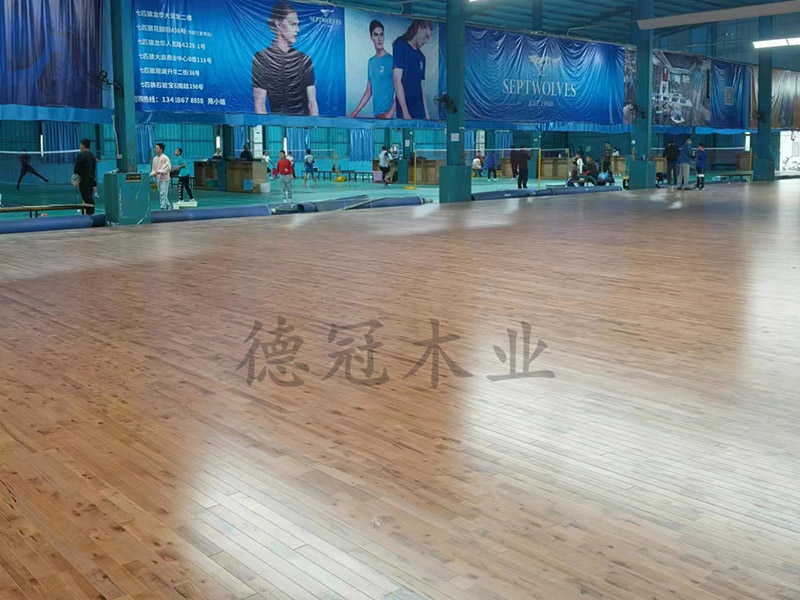 湖南德冠木業(yè)有限公司,德冠運(yùn)動地板,跳躍者運(yùn)動地板,籃球館地板,舞臺地板